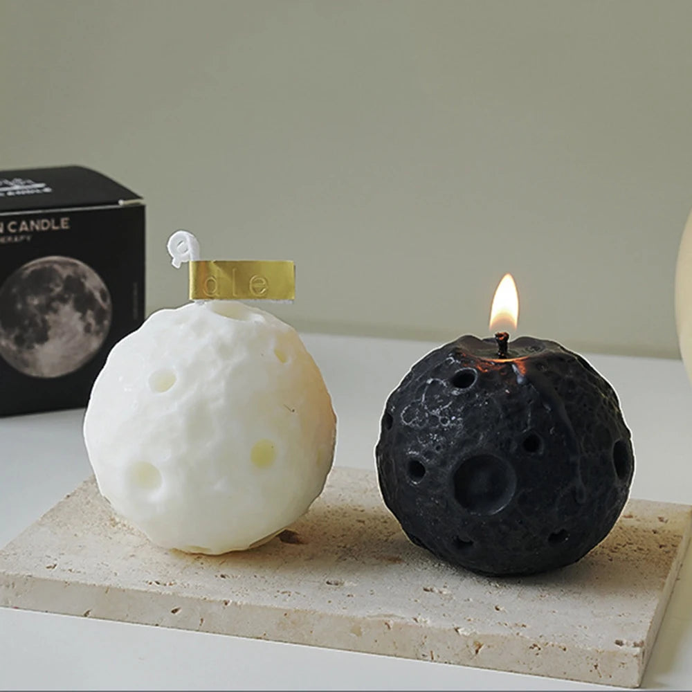 La Lune — Bougie de forme lunaire