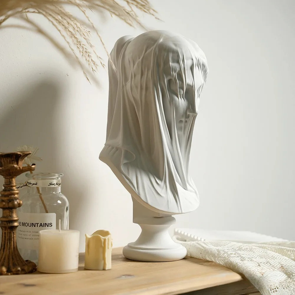 La Déesse Voilée — Buste de femme mythologique